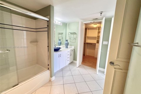 Condominio en venta en Sunny Isles Beach, Florida, 2 dormitorios, 115.2 m2 № 2075325 - foto 21