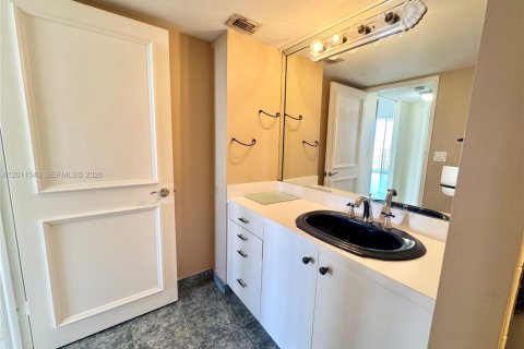 Condominio en venta en Sunny Isles Beach, Florida, 2 dormitorios, 115.2 m2 № 2075325 - foto 29