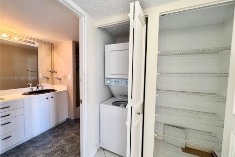 Condominio en venta en Sunny Isles Beach, Florida, 2 dormitorios, 115.2 m2 № 2075325 - foto 24