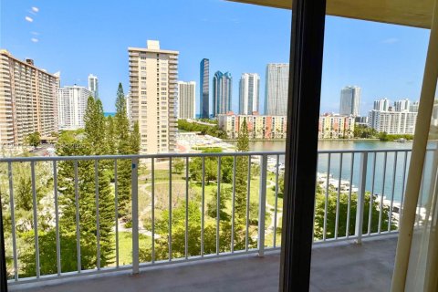 Condominio en venta en Sunny Isles Beach, Florida, 2 dormitorios, 115.2 m2 № 2075325 - foto 9