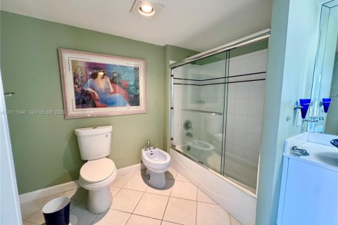 Condominio en venta en Sunny Isles Beach, Florida, 2 dormitorios, 115.2 m2 № 2075325 - foto 20