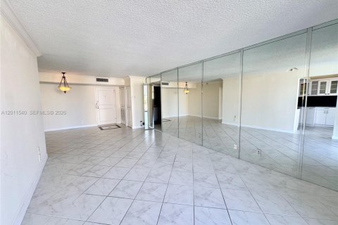 Condominio en venta en Sunny Isles Beach, Florida, 2 dormitorios, 115.2 m2 № 2075325 - foto 11