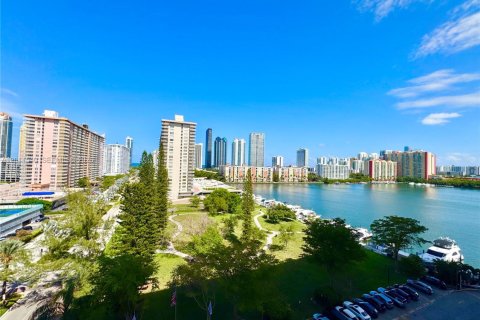Condominio en venta en Sunny Isles Beach, Florida, 2 dormitorios, 115.2 m2 № 2075325 - foto 4