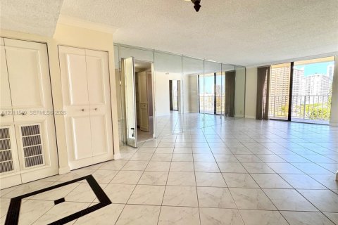 Condominio en venta en Sunny Isles Beach, Florida, 2 dormitorios, 115.2 m2 № 2075325 - foto 10