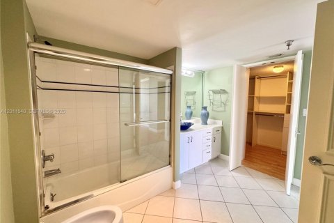 Condominio en venta en Sunny Isles Beach, Florida, 2 dormitorios, 115.2 m2 № 2075325 - foto 22