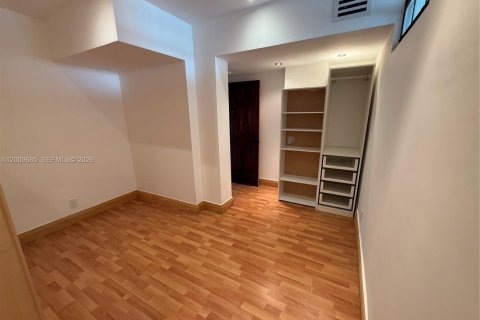 Condo in Sunny Isles Beach, Florida, 2 bedrooms  № 2089821 - photo 13