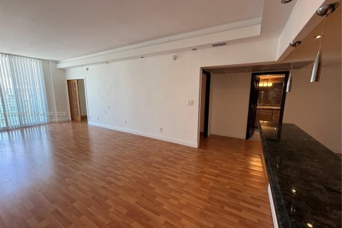 Condo in Sunny Isles Beach, Florida, 2 bedrooms  № 2089821 - photo 9