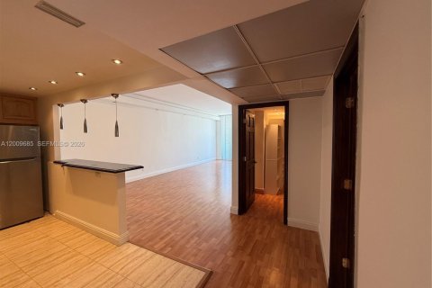 Condo in Sunny Isles Beach, Florida, 2 bedrooms  № 2089821 - photo 17