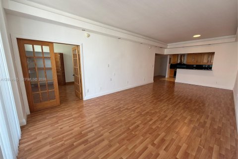 Condo in Sunny Isles Beach, Florida, 2 bedrooms  № 2089821 - photo 14