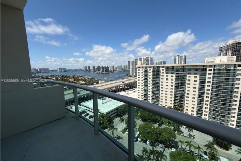 Condo in Sunny Isles Beach, Florida, 2 bedrooms  № 2089821 - photo 2