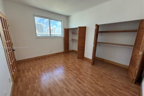 Condo in Sunny Isles Beach, Florida, 2 bedrooms  № 2089821 - photo 15