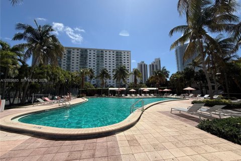 Condo in Sunny Isles Beach, Florida, 2 bedrooms  № 2089821 - photo 3