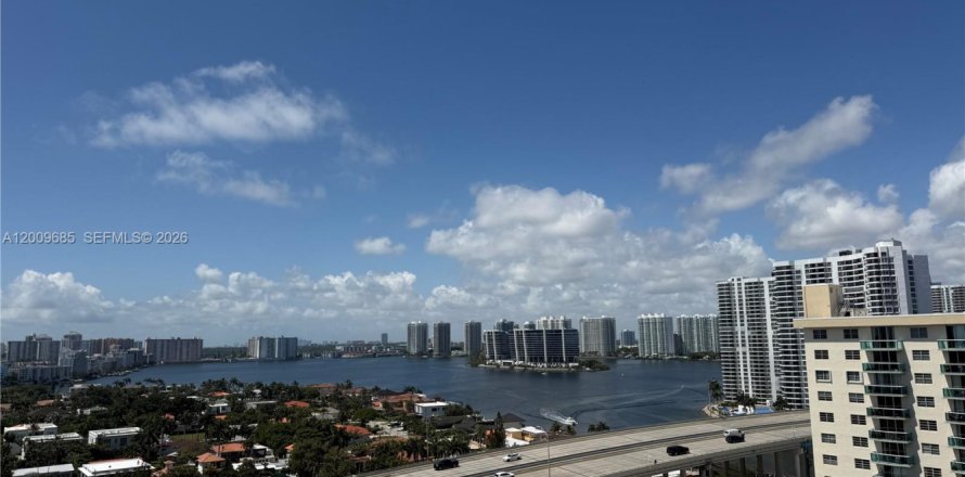 Condo in Sunny Isles Beach, Florida, 2 bedrooms  № 2089821