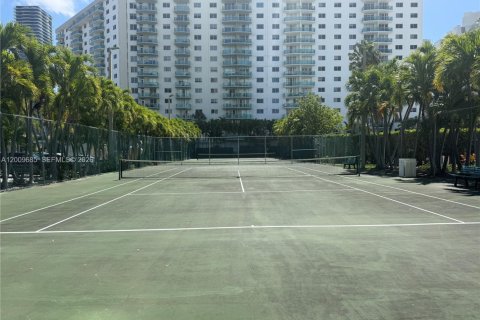 Condo in Sunny Isles Beach, Florida, 2 bedrooms  № 2089821 - photo 4