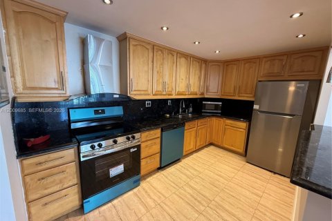 Condo in Sunny Isles Beach, Florida, 2 bedrooms  № 2089821 - photo 5