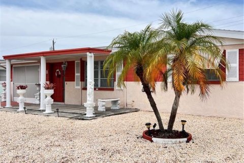 House in Holiday, Florida 2 bedrooms, 86.96 sq.m. № 1675797 - photo 2