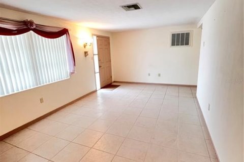 House in Holiday, Florida 2 bedrooms, 86.96 sq.m. № 1675797 - photo 9