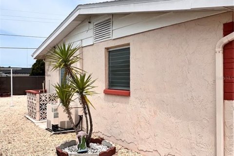 House in Holiday, Florida 2 bedrooms, 86.96 sq.m. № 1675797 - photo 16