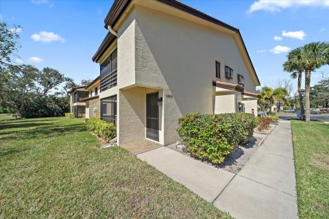 Condo in Sarasota, Florida, 2 bedrooms  № 2126709