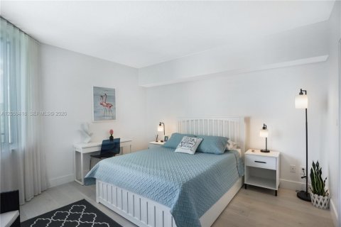 Снять в аренду кондоминиум в Майами, Флорида 2 спальни, 108.6м2, № 2158068 - фото 25