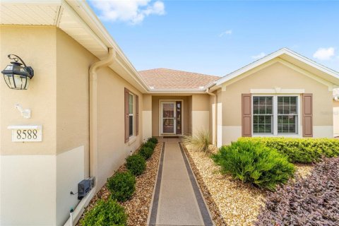 House in Summerfield, Florida 2 bedrooms, 146.32 sq.m. № 2220616 - photo 4