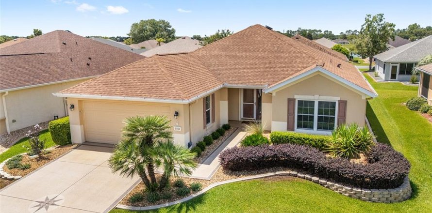 House in Summerfield, Florida 2 bedrooms, 146.32 sq.m. № 2220616