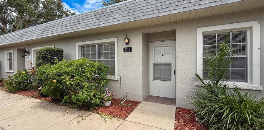 Condo in New Port Richey, Florida, 2 bedrooms № 1789838