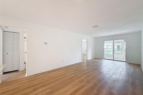 Condo in New Port Richey, Florida, 2 bedrooms  № 1789838 - photo 30