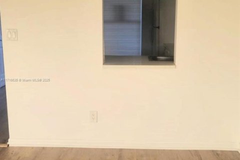 Купить кондоминиум в Тамарак, Флорида 2 спальни, 81.75м2, № 1471333 - фото 5