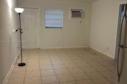 Villa ou maison à louer à Fort Lauderdale, Floride: 2 chambres, 181.16 m2 № 2044520 - photo 7