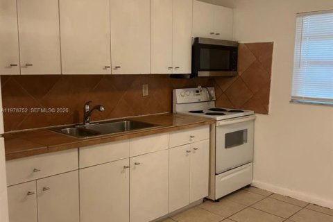 Villa ou maison à louer à Fort Lauderdale, Floride: 2 chambres, 181.16 m2 № 2044520 - photo 3
