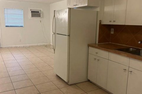 Villa ou maison à louer à Fort Lauderdale, Floride: 2 chambres, 181.16 m2 № 2044520 - photo 4