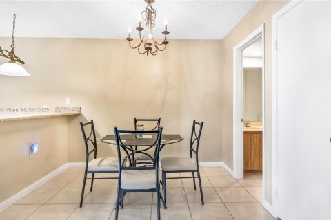 Townhouse in West Palm Beach, Florida 2 bedrooms, 114.83 sq.m. № 1830893 - photo 15