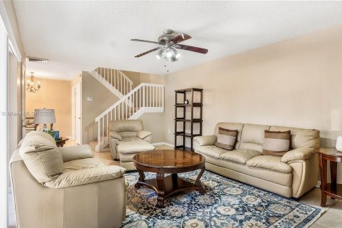 Townhouse in West Palm Beach, Florida 2 bedrooms, 114.83 sq.m. № 1830893 - photo 8