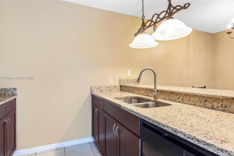 Townhouse in West Palm Beach, Florida 2 bedrooms, 114.83 sq.m. № 1830893 - photo 20