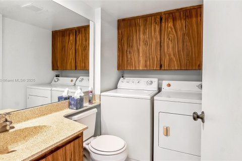Townhouse in West Palm Beach, Florida 2 bedrooms, 114.83 sq.m. № 1830893 - photo 11
