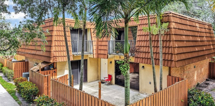 Townhouse in West Palm Beach, Florida 2 bedrooms, 114.83 sq.m. № 1830893