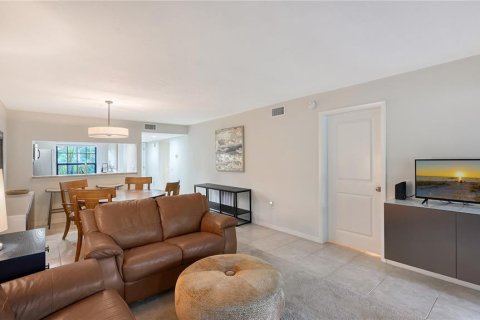 Copropriété à vendre à Sarasota, Floride: 2 chambres, 99.68 m2 № 2403526 - photo 14