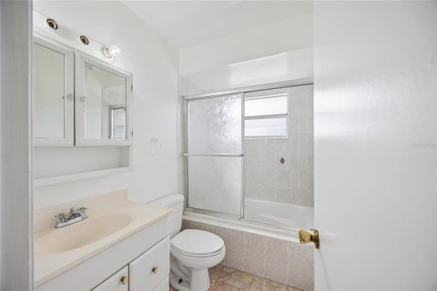 House in Kissimmee, Florida 3 bedrooms, 116.31 sq.m. № 2217097 - photo 17