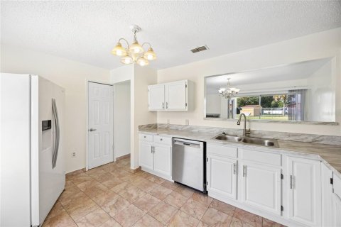 House in Kissimmee, Florida 3 bedrooms, 116.31 sq.m. № 2217097 - photo 8