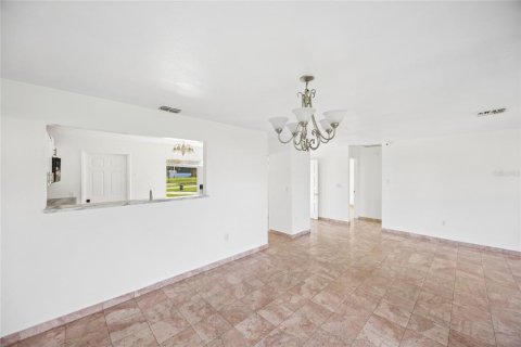 House in Kissimmee, Florida 3 bedrooms, 116.31 sq.m. № 2217097 - photo 6