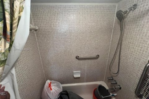 Купить кондоминиум в Майами, Флорида 2 спальни, 123.56м2, № 2010997 - фото 30