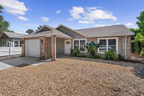 House in Flagler Beach, Florida 3 bedrooms, 110.18 sq.m. № 2302423