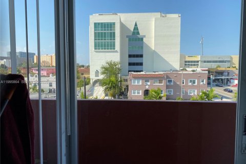 Copropriété à louer à Miami, Floride: 2 chambres, 57.6 m2 № 2256025 - photo 5