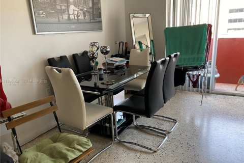 Copropriété à louer à Miami, Floride: 2 chambres, 57.6 m2 № 2256025 - photo 6