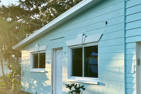 Apartamento en alquiler en Indian Rocks Beach, Florida, 2 dormitorios, 67.73 m2 № 1911894 - foto 1