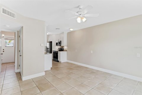 Apartamento en alquiler en Indian Rocks Beach, Florida, 2 dormitorios, 67.73 m2 № 1911894 - foto 2