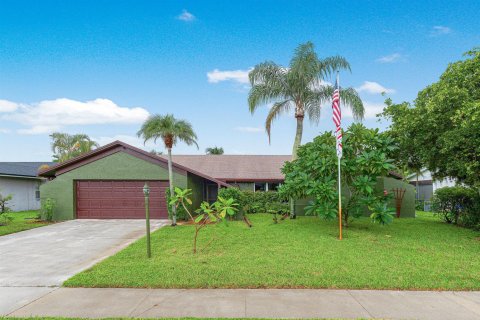 House in Lake Worth, Florida 3 bedrooms, 157.19 sq.m. № 2367786