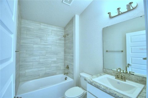 House in Lakeland, Florida 4 bedrooms, 169.08 sq.m. № 2334293 - photo 12