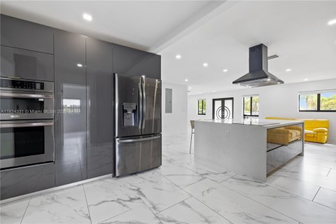 Купить виллу или дом в Майами, Флорида 4 спальни, 215.53м2, № 1814083 - фото 17